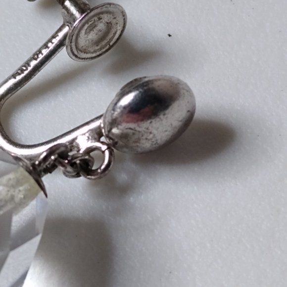 Vintage Clear Glass Bead Screw On Earrings - Picture 9 of 13